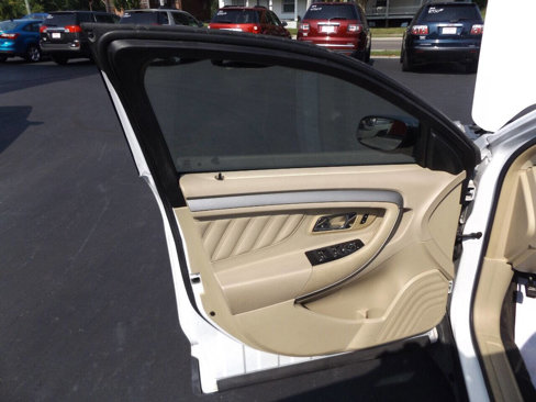 Used 2013 Ford Taurus SE image 17