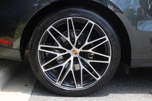 Used 2024 Porsche Macan image 17