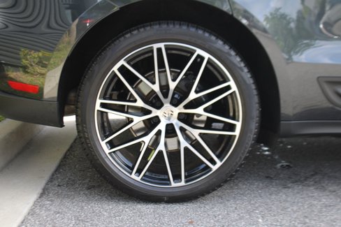 Certified 2024 Porsche Macan image 14