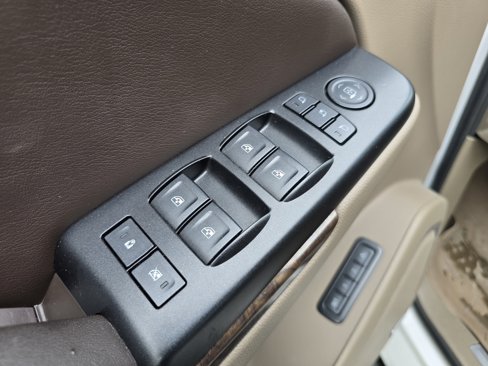 Used 2017 Chevrolet Tahoe LT w/ LT Signature Package image 16