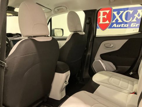 Used 2018 Jeep Renegade Latitude image 34
