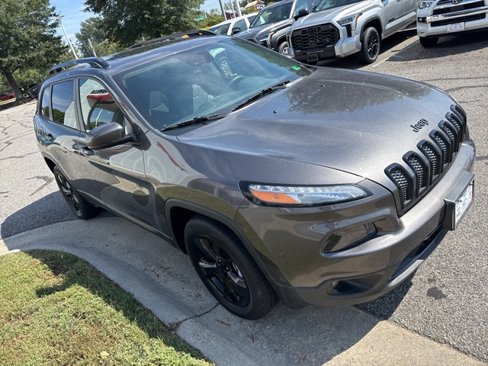 Used 2018 Jeep Cherokee Limited w/ Technology Group image 5