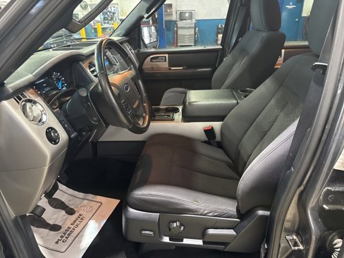 Used 2016 Ford Expedition XLT image 12