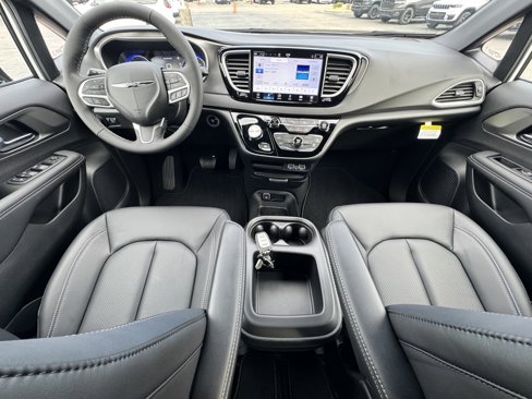New 2025 Chrysler Voyager LX image 20