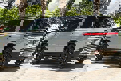 Used 2024 Rivian R1S Adventure image 4
