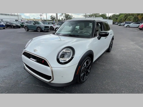 Certified 2025 MINI Cooper S image 32