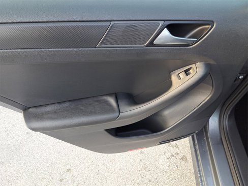 Used 2016 Volkswagen Jetta S image 9
