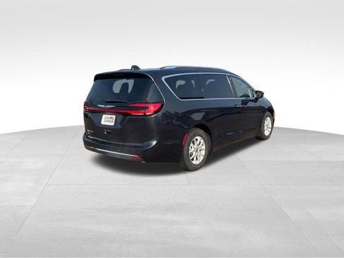 Used 2021 Chrysler Pacifica Touring-L image 27