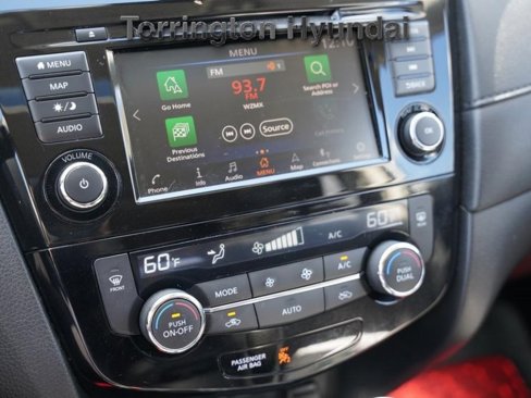 Used 2019 Nissan Rogue SV w/ Sun & Sound Touring Package image 25