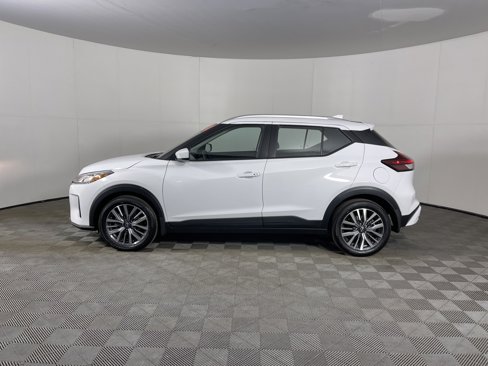 Used 2024 Nissan Kicks SV image 3