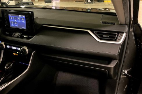 Used 2022 Toyota RAV4 XLE Premium image 17