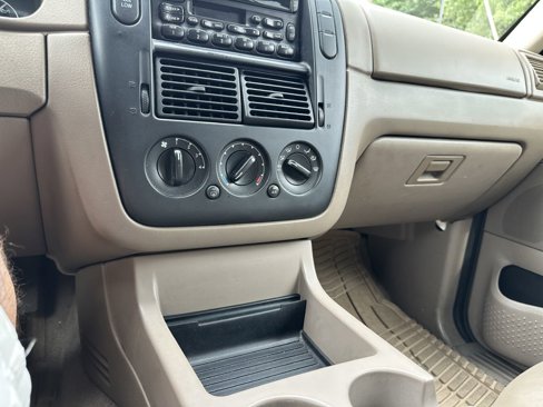 Used 2002 Ford Explorer XLT image 39