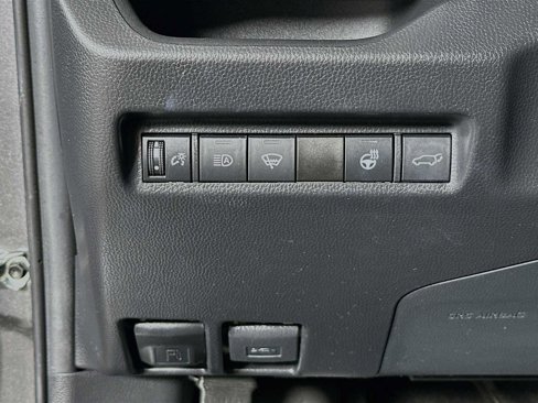Used 2021 Toyota RAV4 XLE Premium image 10