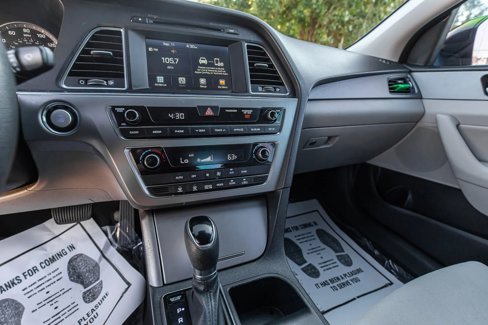 Used 2017 Hyundai Sonata SE image 20