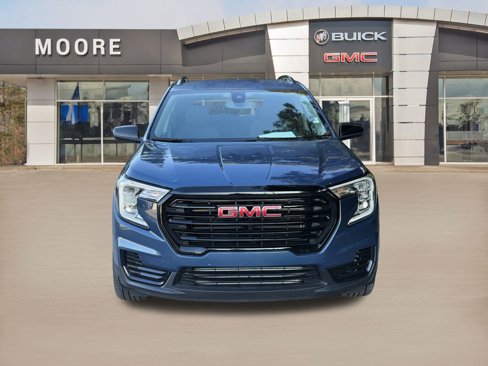 Used 2024 GMC Terrain SLE w/ Driver Convenience Package image 2