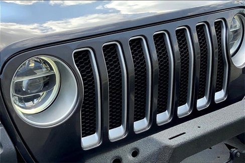 Used 2018 Jeep Wrangler Unlimited Sahara image 28