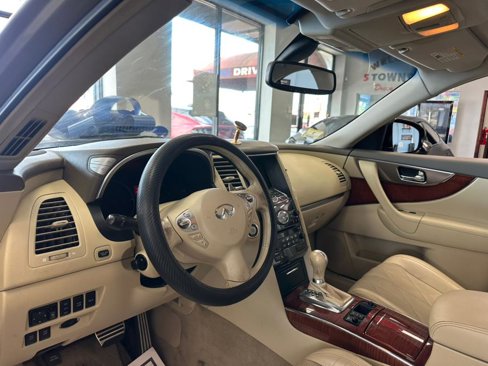 Used 2009 INFINITI FX35 AWD w/ Technology Pkg image 16