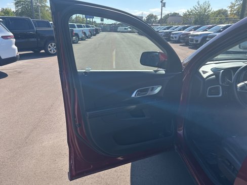 Used 2017 Chevrolet Equinox LT w/ Convenience Package image 11