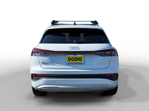 Used 2023 Audi Q4 e-tron Premium w/ Convenience Package image 4
