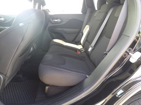 Used 2017 Jeep Cherokee Latitude w/ Safety/Convenience Group image 15