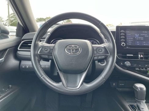 Used 2023 Toyota Camry SE image 19