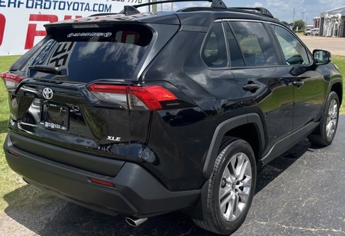 Used 2023 Toyota RAV4 XLE Premium image 8