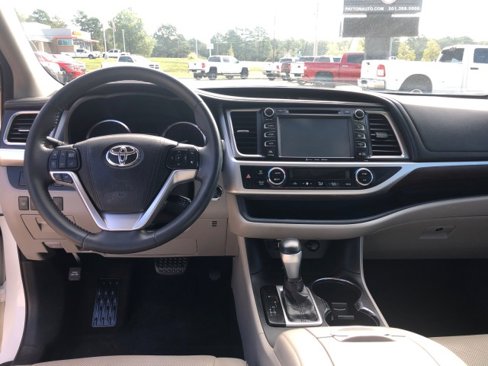 Used 2016 Toyota Highlander Limited image 11