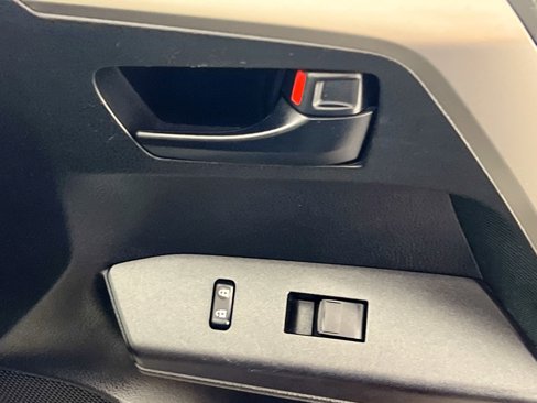 Used 2018 Toyota RAV4 LE image 31