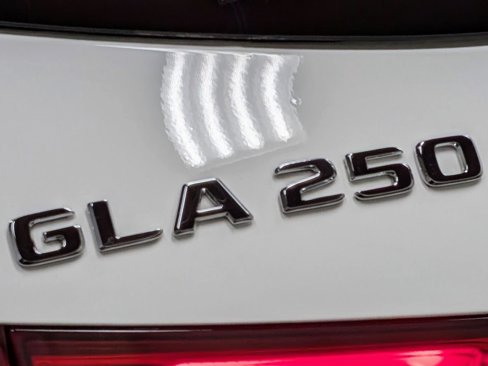 Used 2022 Mercedes-Benz GLA 250 4MATIC w/ Premium Package image 11