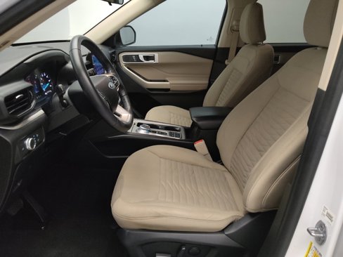 Used 2021 Ford Explorer XLT image 17