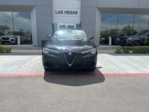 Used 2023 Alfa Romeo Stelvio Ti image 2