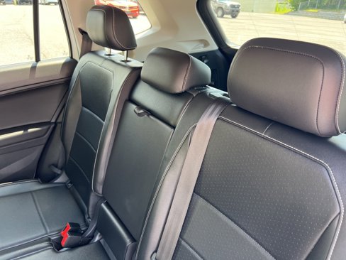 Used 2021 Volkswagen Tiguan SE image 19