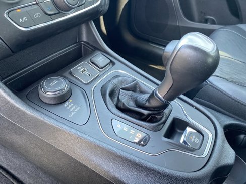 Used 2019 Jeep Cherokee High Altitude image 19