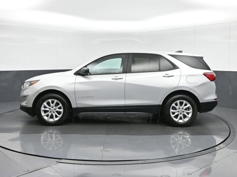 Used 2020 Chevrolet Equinox LS w/ LS Convenience Package image 4