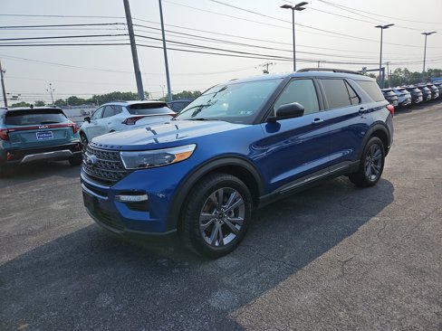 Certified 2022 Ford Explorer XLT w/ Equipment Group 202A image 3