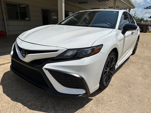 Used 2021 Toyota Camry SE w/ Convenience Package image 10