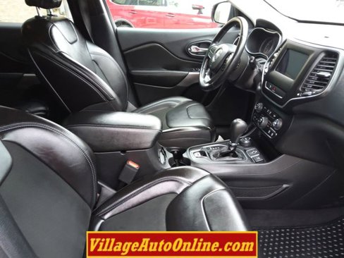 Used 2019 Jeep Cherokee Latitude Plus w/ Cold Weather Group image 28