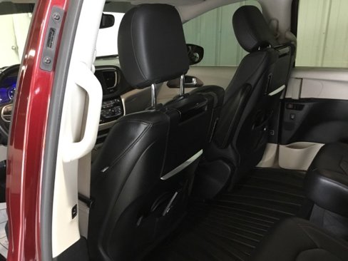 Used 2017 Chrysler Pacifica Touring-L Plus image 44