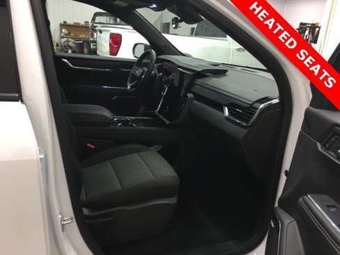 Used 2025 GMC Acadia Elevation image 14
