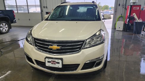 Used 2015 Chevrolet Traverse LT w/ Style and Technology Package image 2