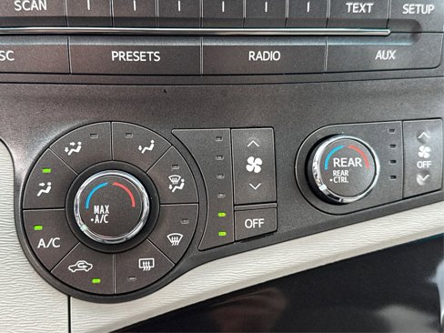Used 2012 Toyota Sienna LE image 32
