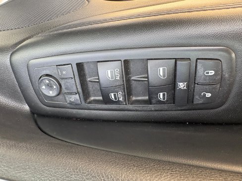 Used 2018 Jeep Grand Cherokee Limited image 21