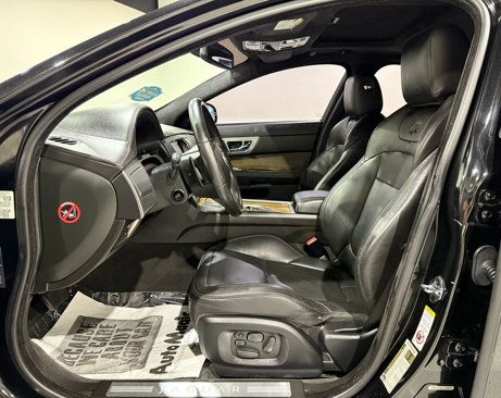 Used 2011 Jaguar XF R image 9