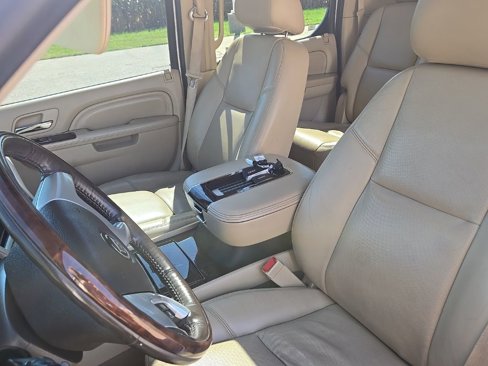 Used 2012 Cadillac Escalade ESV Luxury image 32