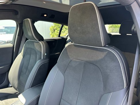 Certified 2022 Volvo C40 P8 Recharge Ultimate image 19