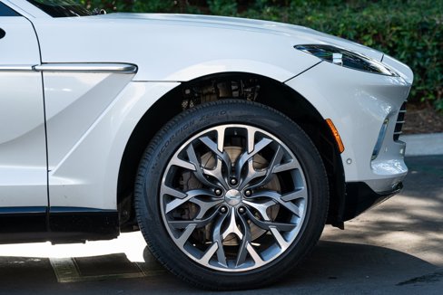 Used 2021 Aston Martin DBX image 23