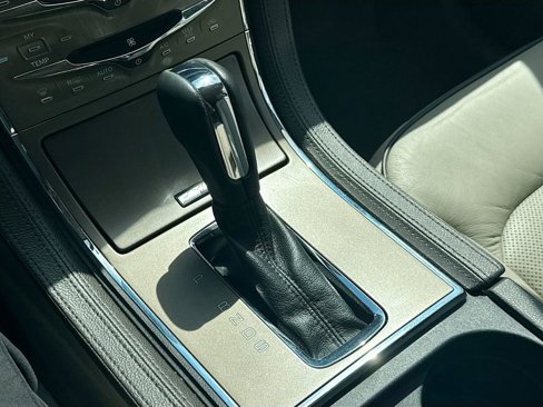 Used 2013 Lincoln MKX FWD image 17