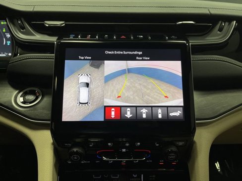 Used 2022 Jeep Grand Cherokee Limited 4xe w/ Luxury Tech Group II image 11