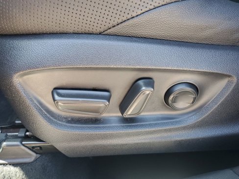 Used 2022 Toyota C-HR Limited image 21