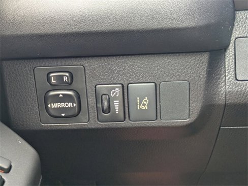 Used 2017 Toyota RAV4 LE image 26